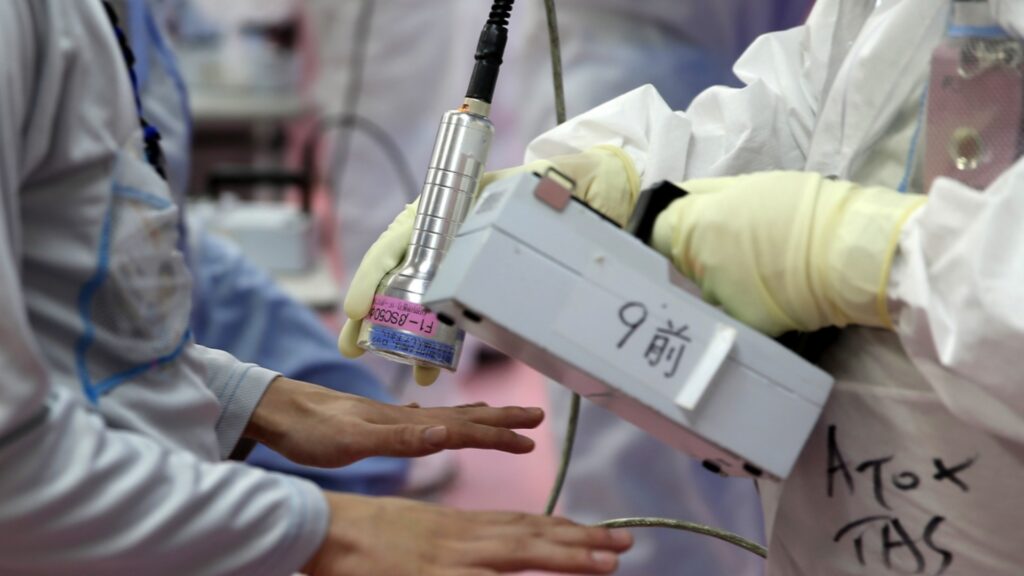 Парадоксът Фукушима: Обикновени микроби процъфтяват в радиоактивната бездна